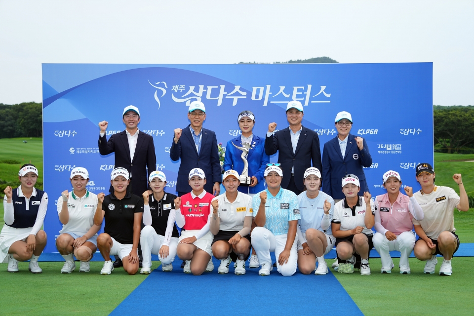 제주특별자치도개발공사(사장 백경훈)와 광동제약(회장 최성원)이 공동 주최한 ‘제11회 제주삼다수 마스터스’는 지난 1일부터 4일까지 블랙스톤 제주에서 총상금 10억원 규모로 열렸다.