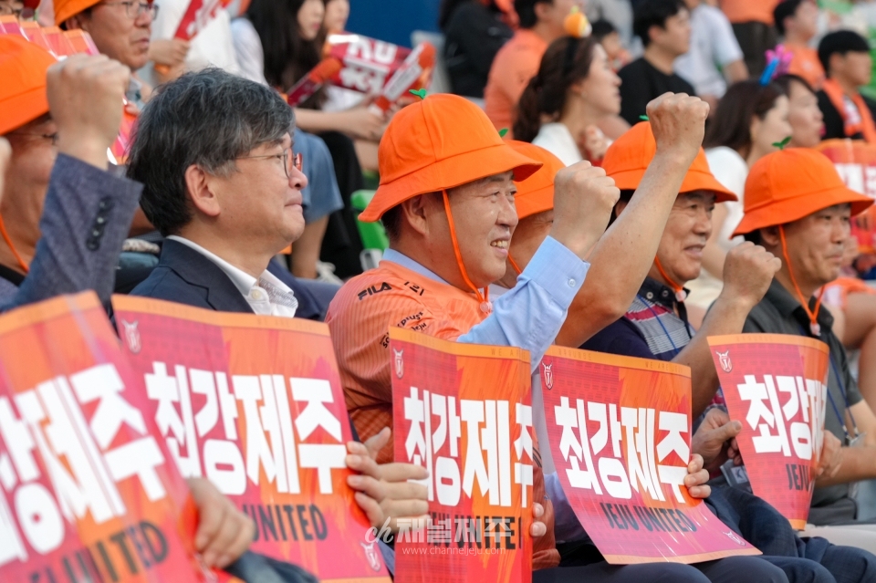 오영훈 지사는 “제주도를 많이 아끼고 사랑해주는 모든 분들 덕분에 올해도 전년보다 더 많은 관광객들이 제주를 찾아 힐링도 하고 새로운 에너지를 얻어가고 있다”며 “제주의 맛있는 감귤도 항상 응원해주고 마음의 고향을 제주로 여겨 많이 사랑해주시기 바란다”고 말했다.(사진제공=제주도)