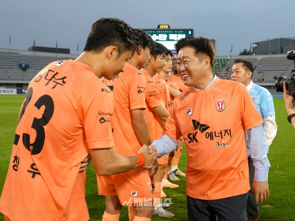 오영훈 지사는 “제주도를 많이 아끼고 사랑해주는 모든 분들 덕분에 올해도 전년보다 더 많은 관광객들이 제주를 찾아 힐링도 하고 새로운 에너지를 얻어가고 있다”며 “제주의 맛있는 감귤도 항상 응원해주고 마음의 고향을 제주로 여겨 많이 사랑해주시기 바란다”고 말했다.(사진제공=제주도)