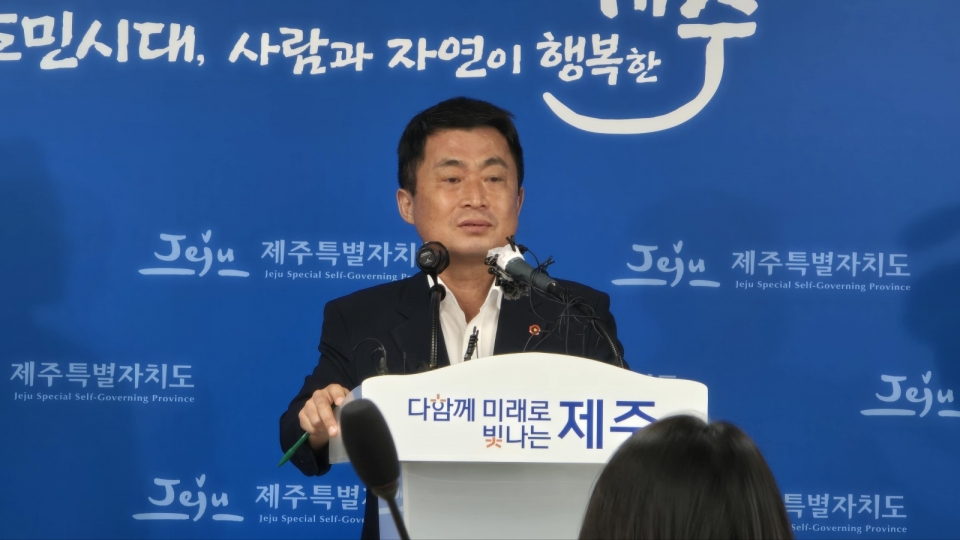 김형섭 제주도 공항확충지원단장은 이날 제주도청 기자실에서 브리핑을 갖고 “제주도는 앞으로도 제2공항 건설사업과 관련된 모든 절차를 투명하고 공정하게 진행하며, 도민들의 의견을 지속적으로 수렴해나가겠다”고 말했다.
