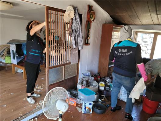 제주도자원봉사센터-한림읍지역사회보장협의체, 맞춤형 집수리 자원봉사활동 진행
