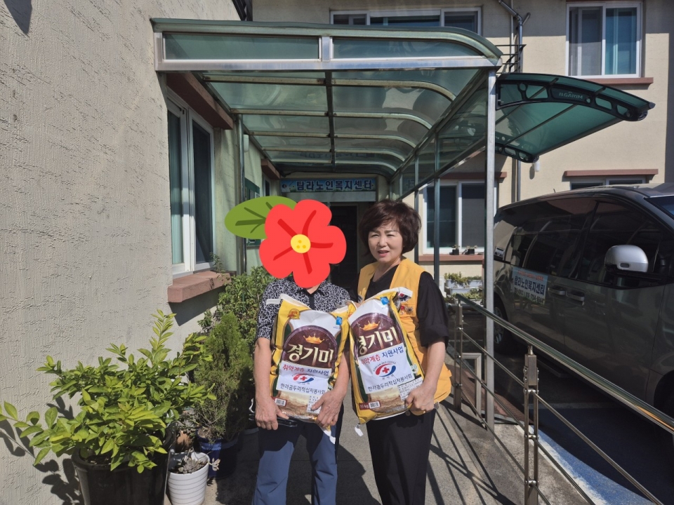 한라곰두리적십자봉사회, 추석절 맞아 어려운 이웃에 물품 전달