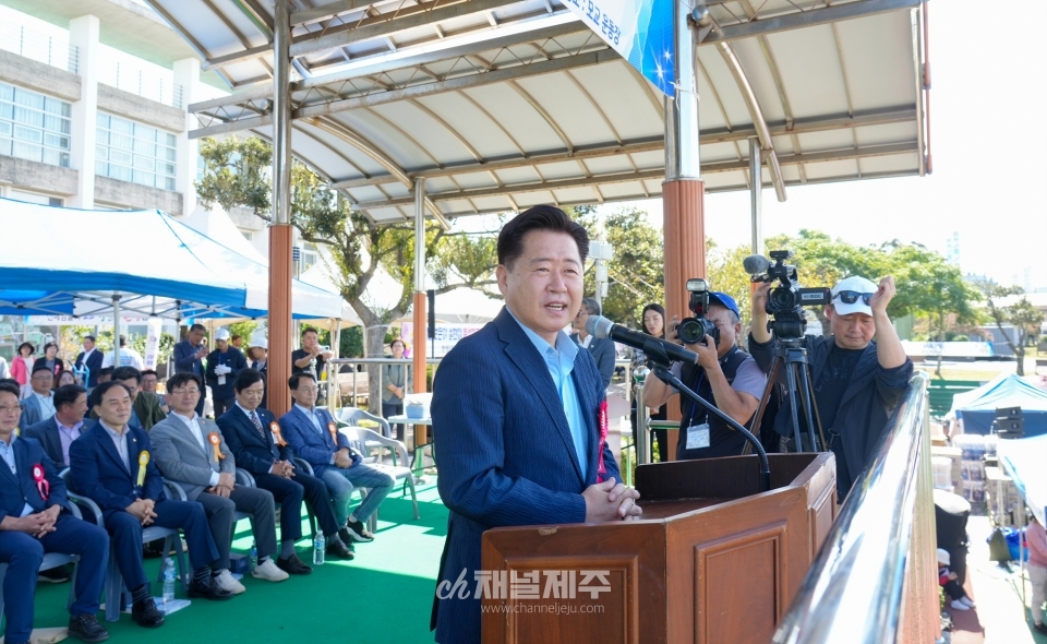 오영훈 지사는 13일 한림공업고등학교의 ‘동문의 날’ 행사에 참석해 제주도의 민간 항공우주산업 추진 현황과 계획을 공유하며, 동문들의 지속적인 관심과 협력을 요청했다. (사진제공=제주도)