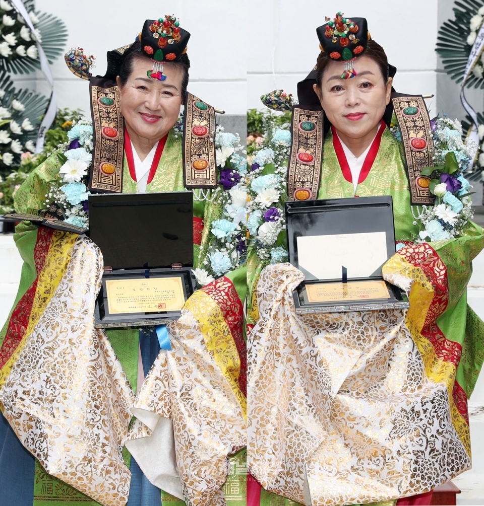 제45회 김만덕상 봉사 부문 수상자 김춘열 씨와 경제인 부문 수상자 김미자 씨
