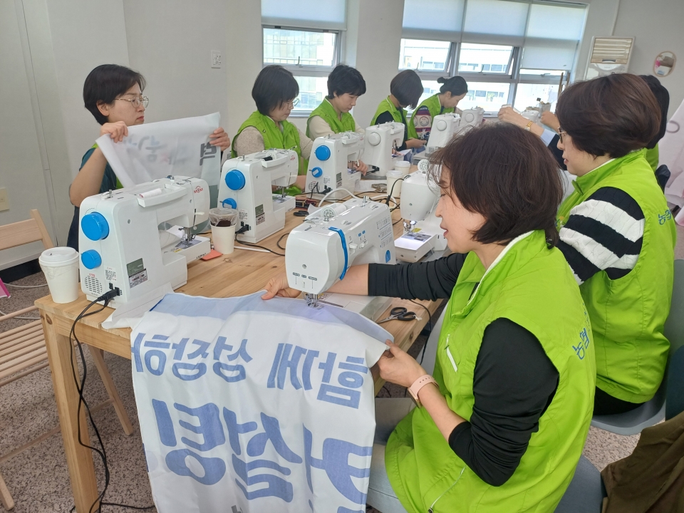 제주농협, 폐현수막 활용 해양쓰레기 수거용 마대 제작 참여
