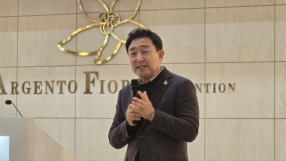 2024년 제2차 회원 역량강화 포럼에서 이종우 전 서귀포시장이 '시간효율과 성과를 높이기 위한 회의 전략'이라는 주제로 특강을 진행했다.