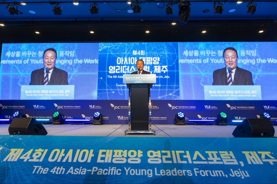 본 포럼은 양영철 JDC 이사장의 개회사, 제주특별자치도 오영훈 도지사의 축사와 ESG 청년 스타트업인 서영호 ㈜NAWA 대표의 기조연설을 시작으로 한글과자 공동창업자이자 전 Naver 자회사 SNOW 인도 지사장인 니디 아그르왈(Nidhi Agrawal), 제1회 대한민국 AI 국제영화제 특별상 수상자인 바네사 로사(Vanessa Rossa) 등 국내·외 청년 리더, 창업가, 활동가들이 참여하여 각자의 경험과 창의적인 아이디어를 공유하며, 청년들이 변화의 주체가 될 수 있는 동기와 방향성을 제시했다.