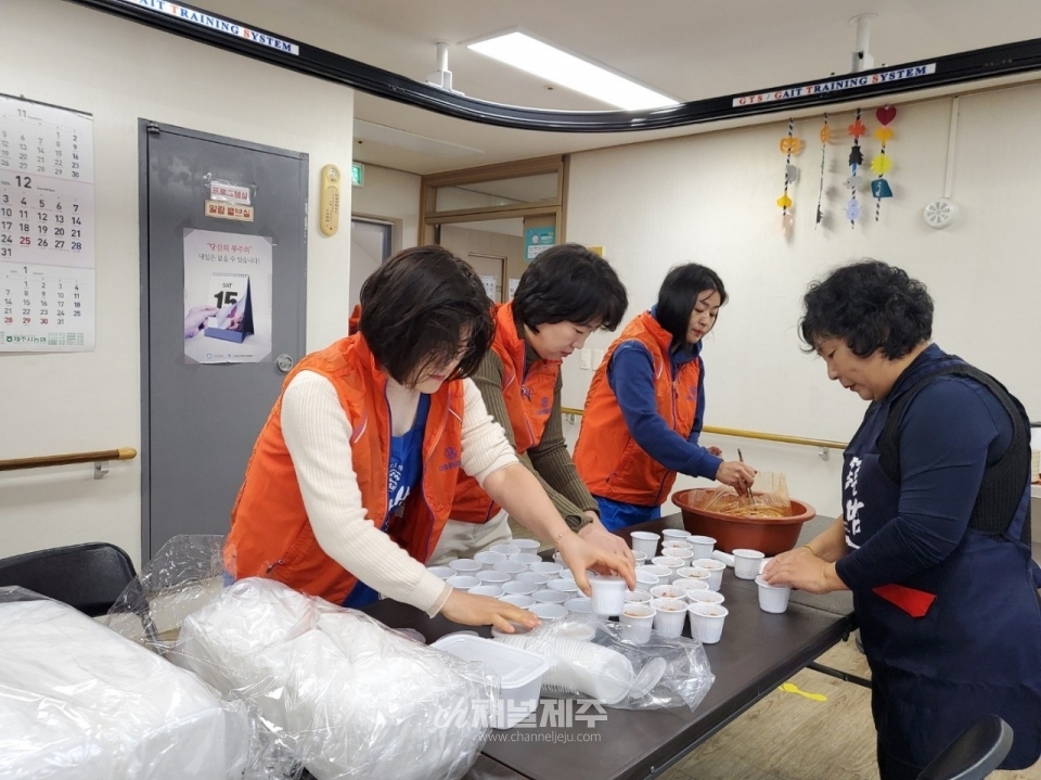 제주다솜로타리클럽, 독거노인을 위한 사랑의 전복죽 봉사활동
