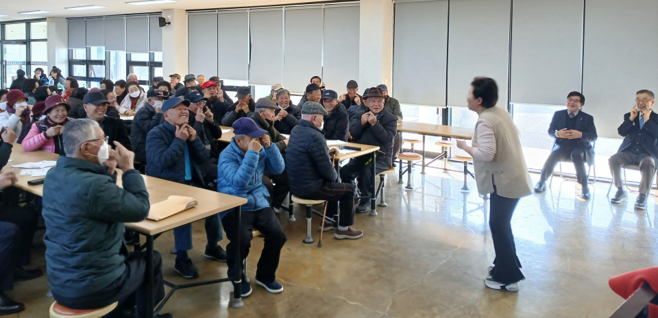 제주고산농협 원로회 정기총회 및 웃음교실 건강강좌 개최