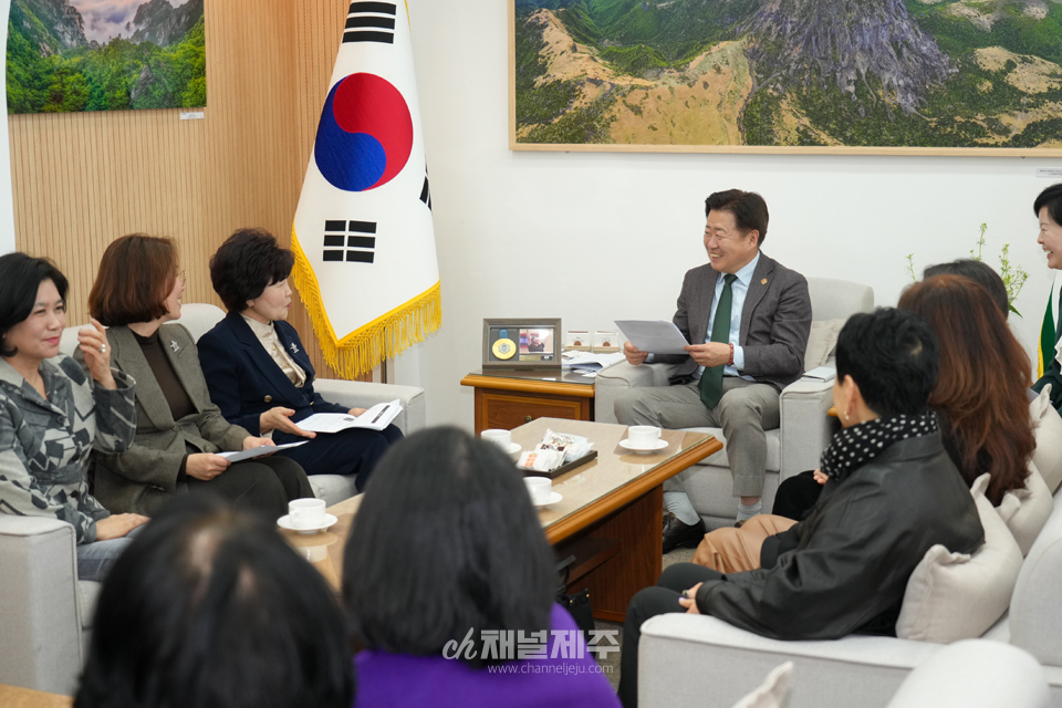 오영훈 지사, 신임 박명순 지회장과 여성기업 지원방안 논의(사진제공= 제주도)