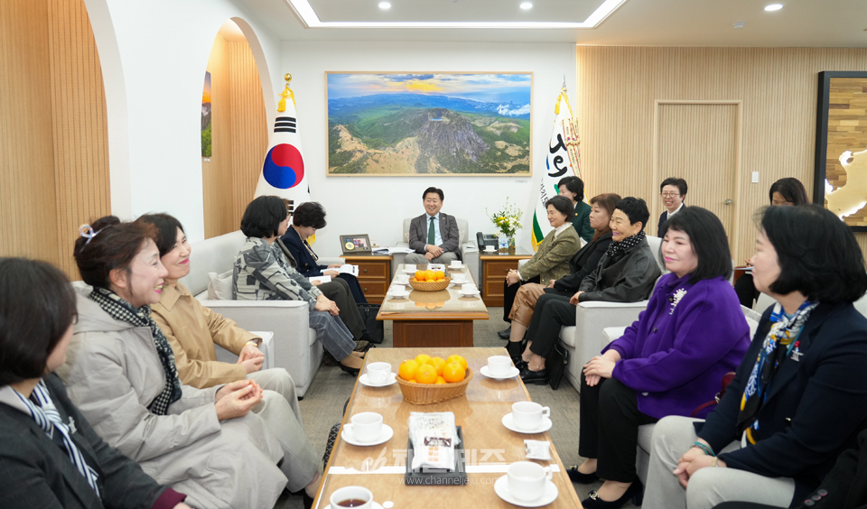 오영훈 지사, 신임 박명순 지회장과 여성기업 지원방안 논의(사진제공= 제주도)