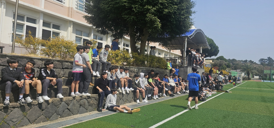 서귀포중, 사제동행 런치리그 축구경기