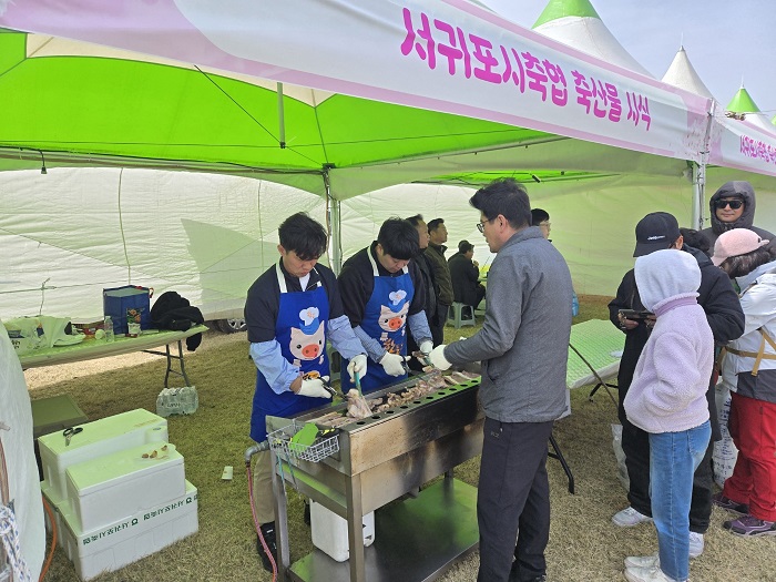 서귀포시축산농협, 신풍 벚꽃터널 축제서 한돈 무료 시식회 열어