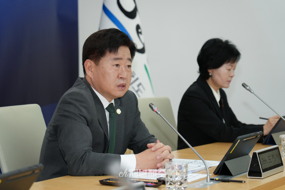 오영훈 제주도지사는 7일 오전 도청 한라홀에서 열린 주간 혁신성장회의에서 “이번 주를 기점으로 관광객 증가세로 전환될 것으로 전망되지만, 이를 뒷받침할 정책이 제대로 실행되지 않으면 실현되기 어렵다”며 정책 추진의 적시성을 강조했다.(사진제공=제주도)