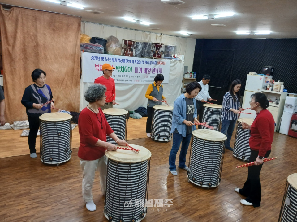 시각장애인들의 북 치고! 박치GO! 내가 제일 잘 나가! 난타 교실 진행