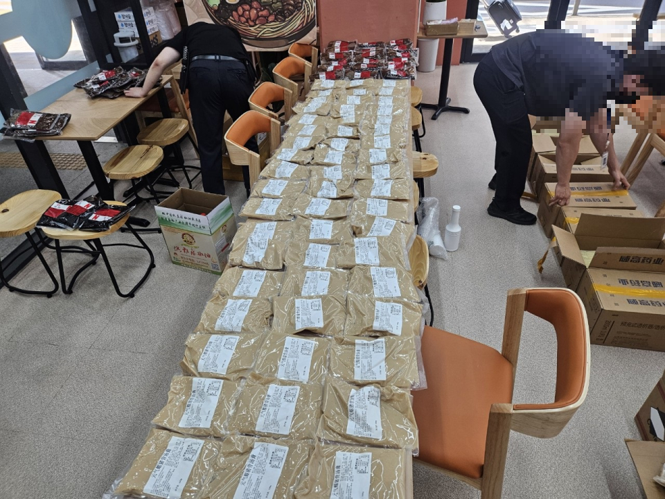 중국산 불법 식자재를 사용한 중국 전문음식점 2곳이 제주자치경찰단에 적발됐다.
