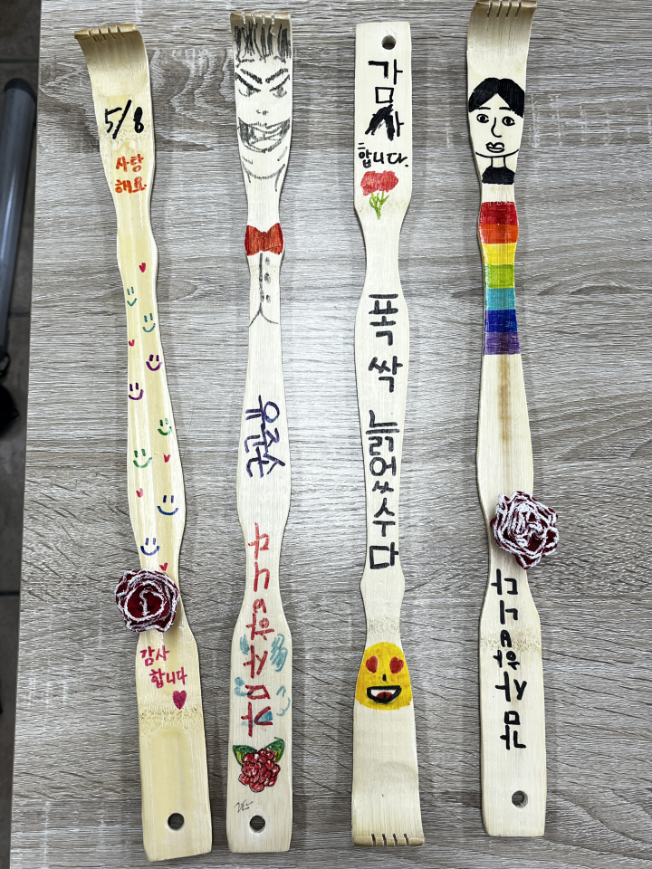 서귀포중, 가정의 달 맞이 효자손과 손부채 선물하기