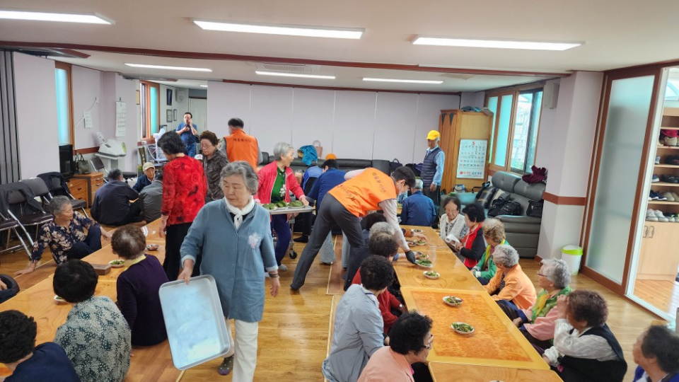 제주시농협 삼양지점, 보이스피싱 예방교육 및 가정의달 맞이 중식봉사