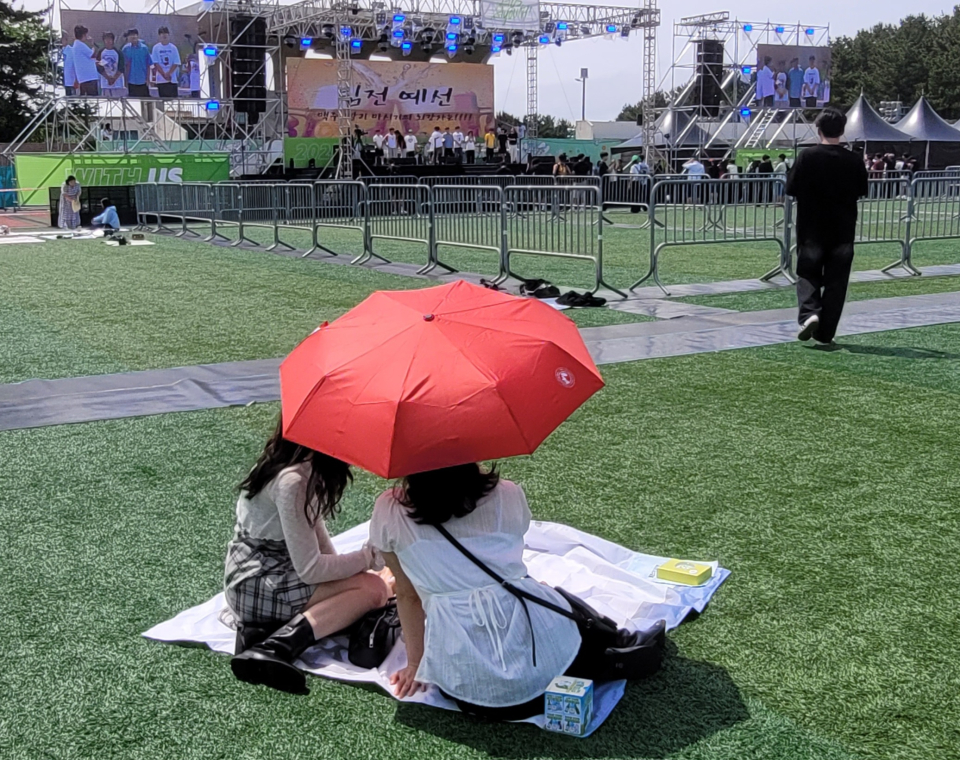희망나래 업사이클링 사업단, 제주대학교 축제 폐현수막 돗자리 체험 및 대여 부스 운영