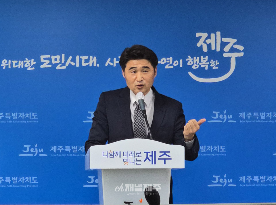 김태완 제주도 교통항공국장은 이날 오전 제주도청기자실에서 브리핑을 갖고 “2017년에 개통한 제주시청∼아라초 구간 BRT는 정착하는데 6개월 정도 소요되었으나, 서광로 구간의 경우 그간의 경험치를 바탕으로 빠른시간내 정착할 수 있을 것으로 전망한다”고 말했다.
