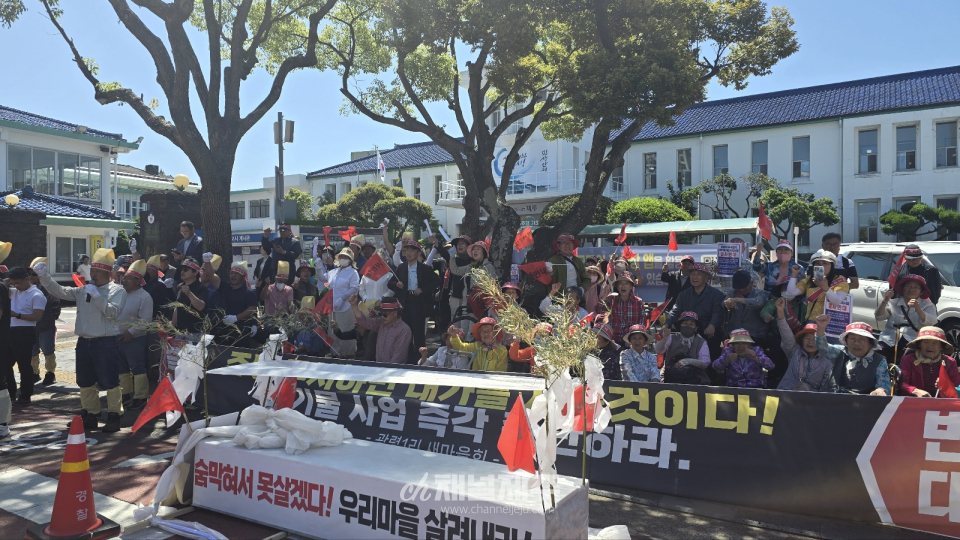 주민들이 제기한 가장 큰 문제는 주거환경과 생계 기반의 훼손이다. 집회에 참석한 한 주민은 “시설에서 발생하는 악취, 침출수, 교통량 증가 등은 생활 전반에 걸친 영향을 초래할 것”이라고 우려했다.