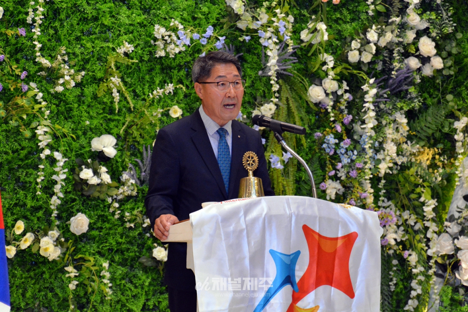 제주이어도로타리클럽 제12·13대 회장 및 임원 이사 이·취임식