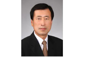 hwang.jpg