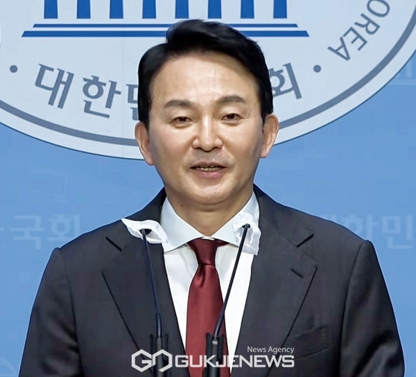 원희룡 전 국토부장관은 23일 오후 국회 소통관에서 국민의힘 7.23전당대회 당대표 경선 출마 기자회견을 하고 있다./사진=이용우 기자