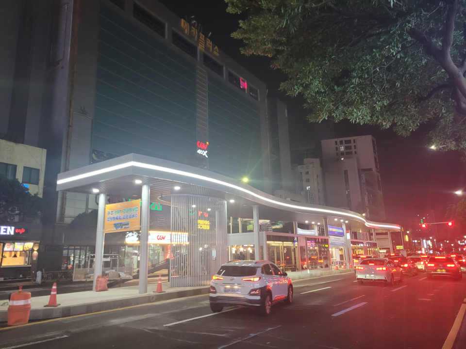 BRT 섬식정류장(광양네거리 서측)