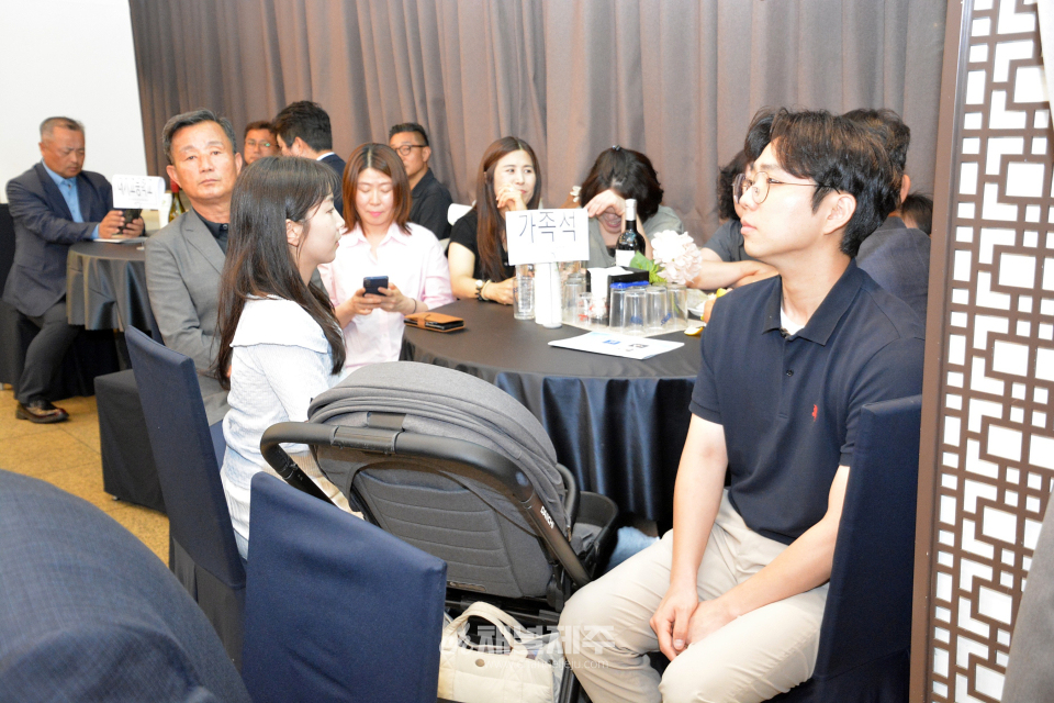 뉴제주로타리클럽 제18·19대 회장 및 임원 이·취임식